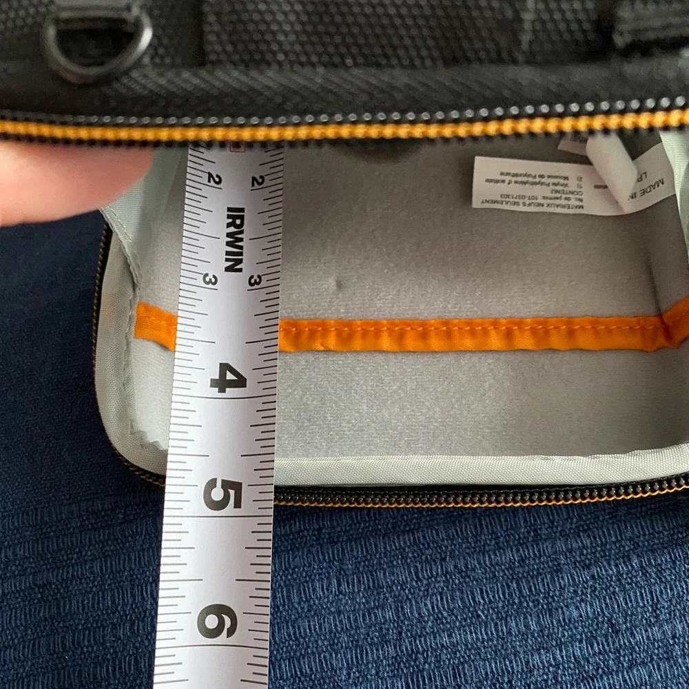 Lowepro Santiago 30 II Camera Bag for GoPro and Action Cameras - Picture 8 of 9
